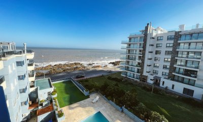 Apartamento con quincho frente al mar.