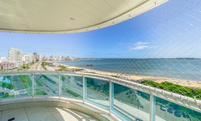 Apartamento en Millenium Tower, 3 suites más dependencia