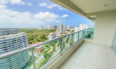 Apartamento en piso alto en Roosevelt, 3 dormitorios
