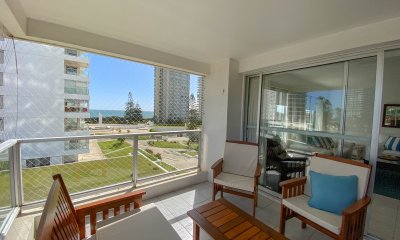Mansa, apartamento en primera linea de 3 dormitorios mas dependencia