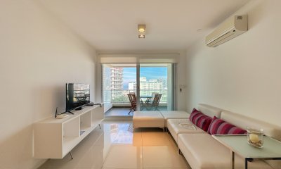Oportunidad en playa brava, apartamento de dos dormitorios con servicios