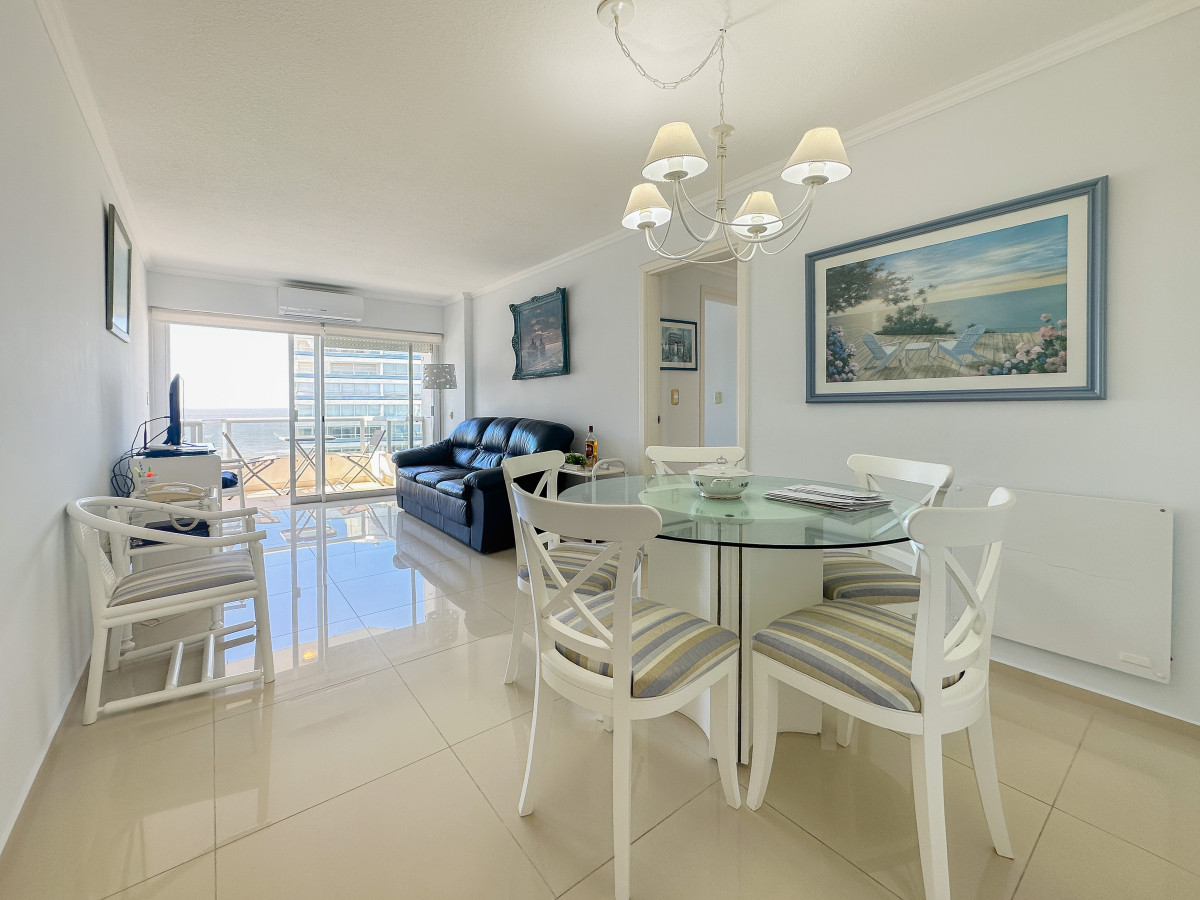 Apartamento en Brava, piso alto, 2 dormitorios más dependencia