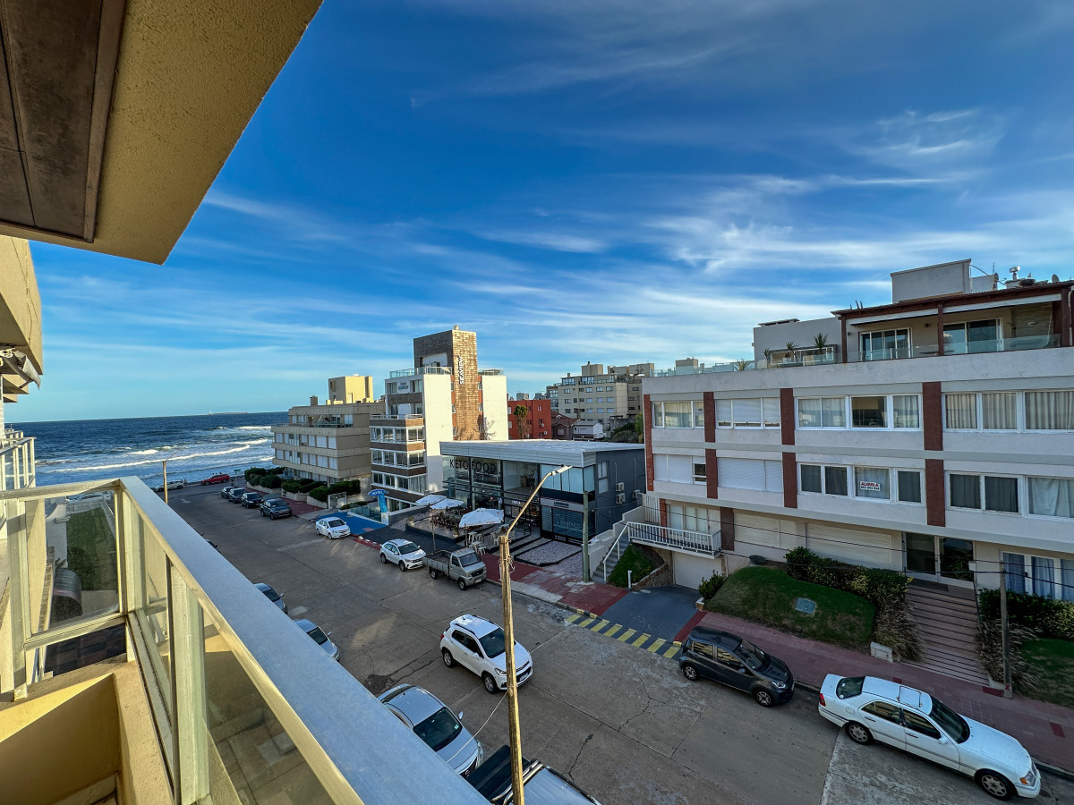 Peninsula, apartamento en venta de dos dormitorios con garage