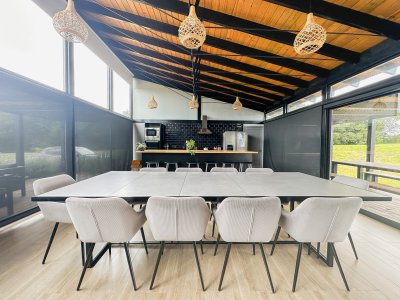 VENTA DE CASA DE 3 DORMITORIOS EN BARRIO CERRADO EL QUIJOTE PUNTA DEL ESTE LA BARRA 