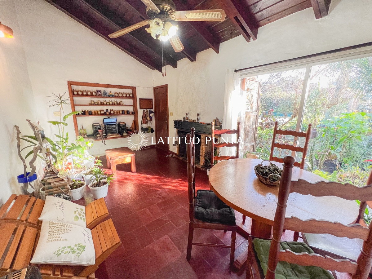 Casa de 3 dormitorios en Parque Pinares.