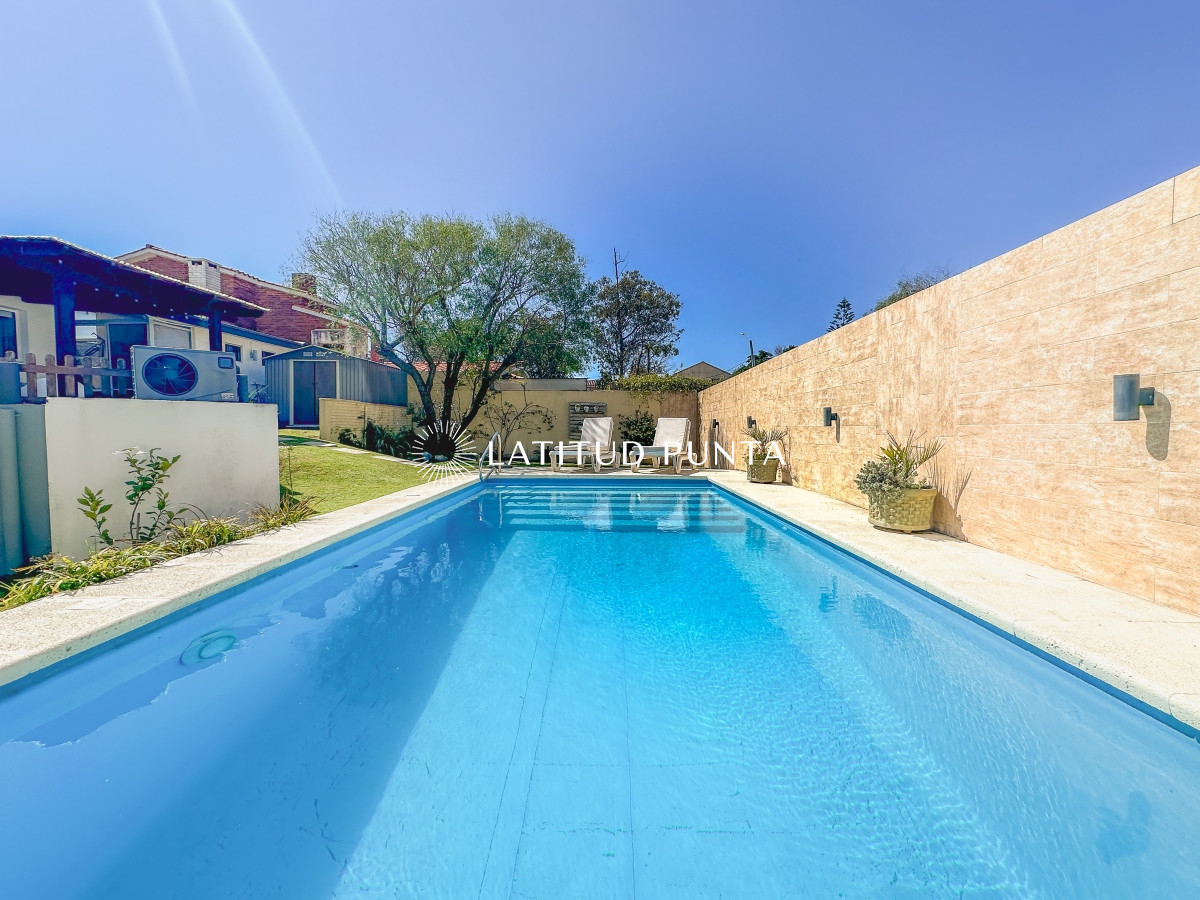 Casa en Mansa, 3 dormitorios y piscina climatizada - LAT5489C