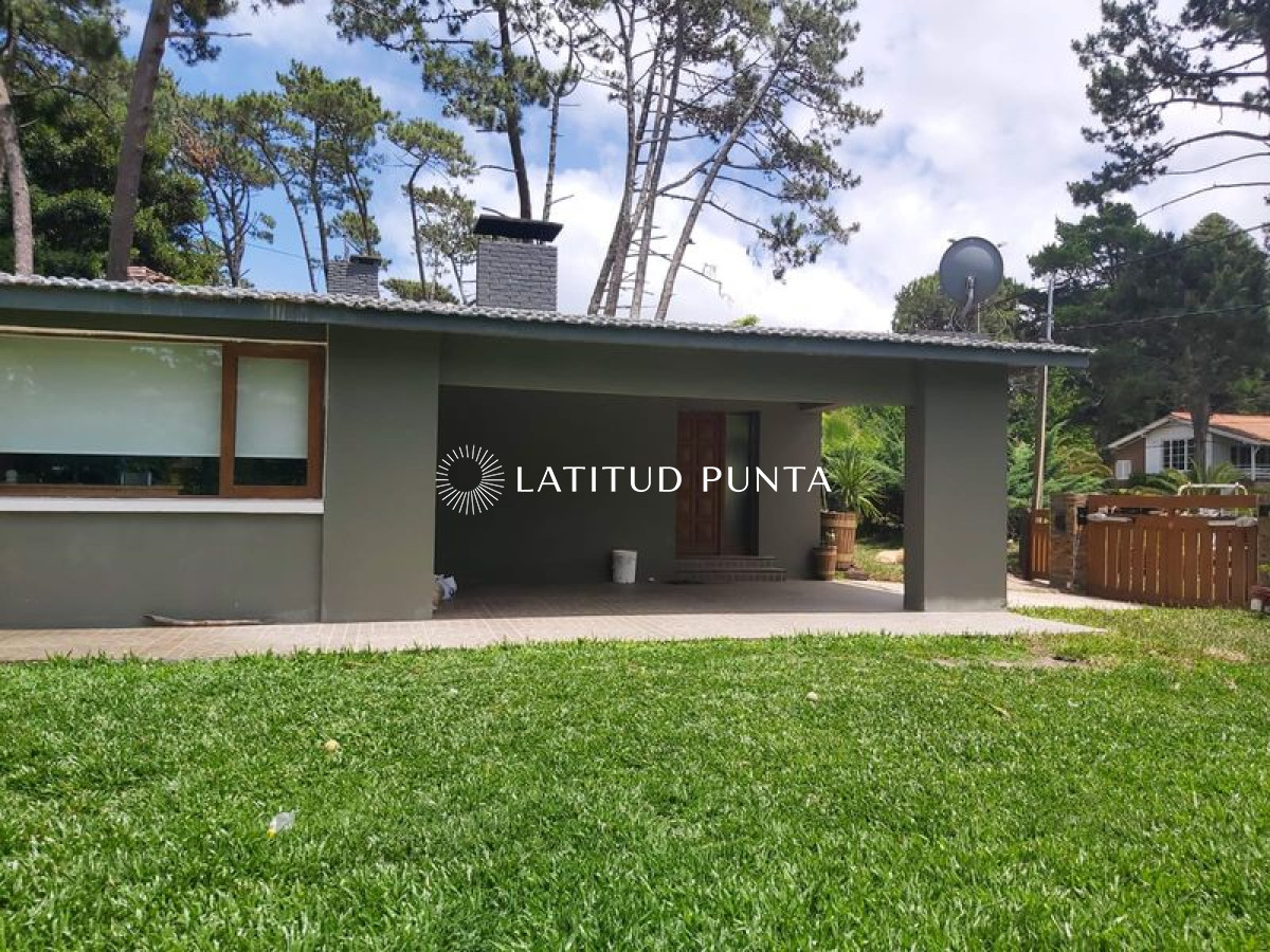 Casa 4 dormitorios con dependencia y piscina. San Rafael.