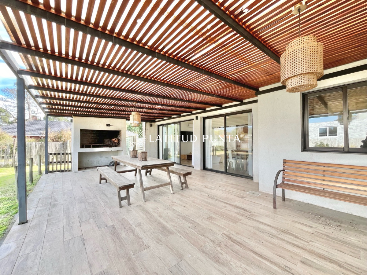 Casa 3 dormitorios con piscina. Barrio Privado - LAT6475C