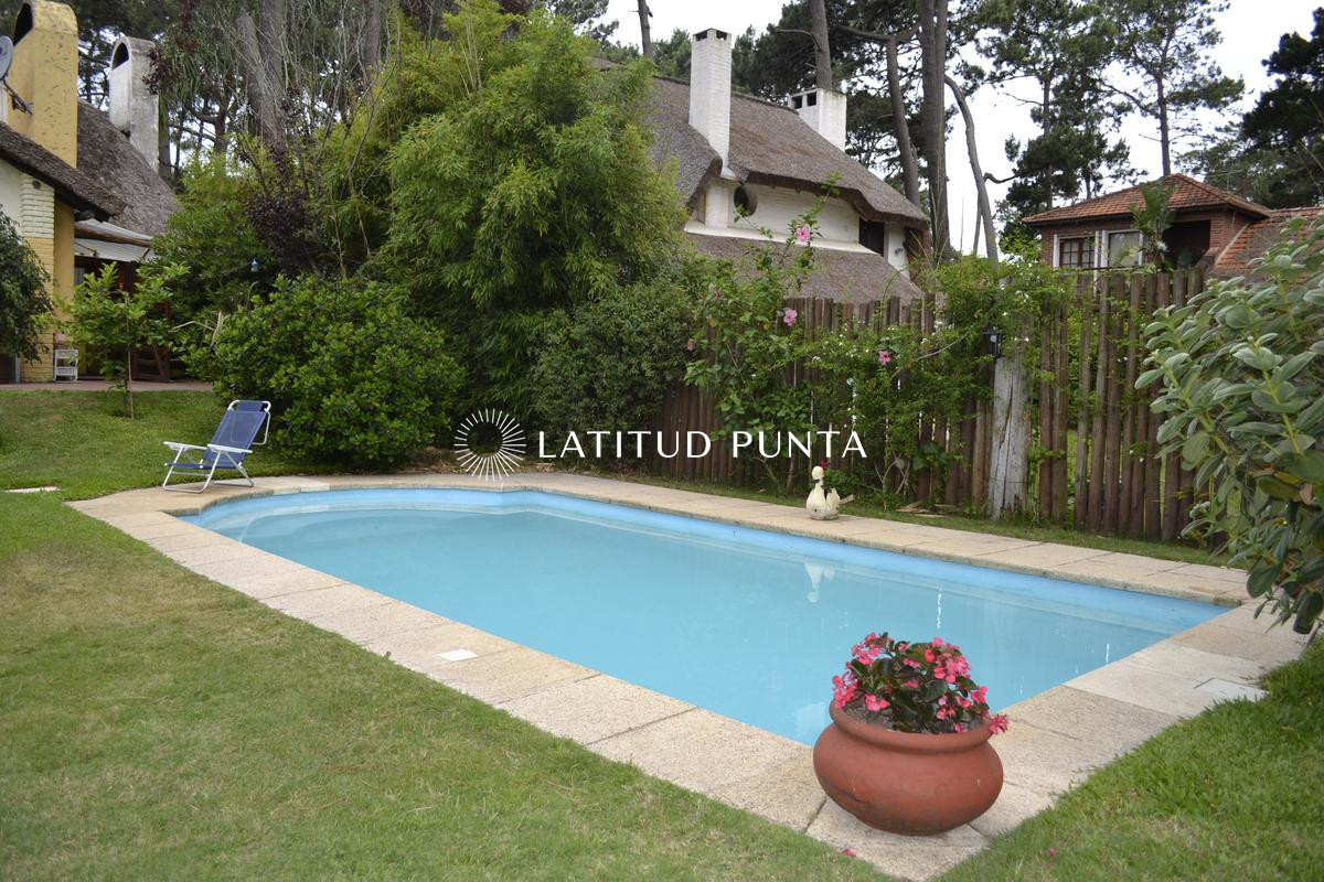 Pinares, casa de 4 dormitorios con piscina - LAT4636C
