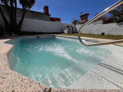 Casa en Mansa, 3 dormitorios mas dependencia y piscina