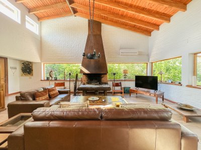 Casa en El Tesoro (La Barra), 3 dormitorios y piscina