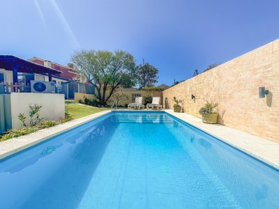 Casa en Mansa, 3 dormitorios y piscina climatizada