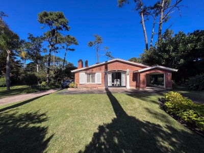 Casa entre Roosevelt y la mansa a la venta.