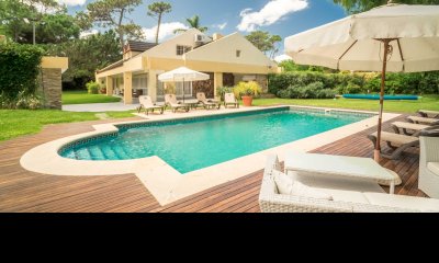 Casa en playa Mansa, 6 dormitorios más dependencia