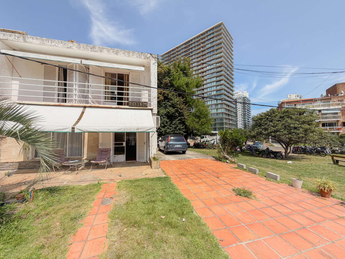 Dúplex en Av Italia - Punta del Este, 4 dormitorios