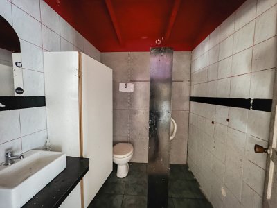 local comercial a pasitos del puerto de punta del este - lat5430l