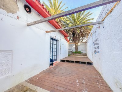 local comercial a pasitos del puerto de punta del este - lat5430l