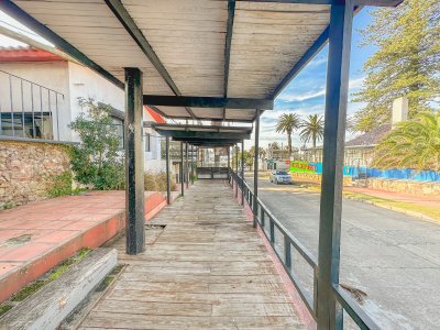 local comercial a pasitos del puerto de punta del este - lat5430l