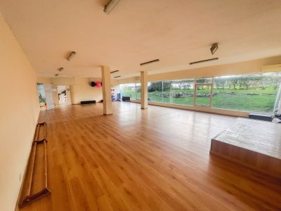 Local comercial excelentemente ubicado sobre Roosevelt.