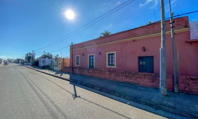 Terreno con construcción a media cuadra de Av Lavalleja