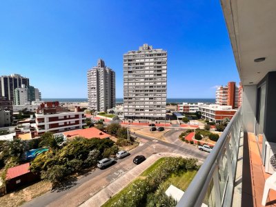 Apartamento en venta frente al mar, Punta del Este.