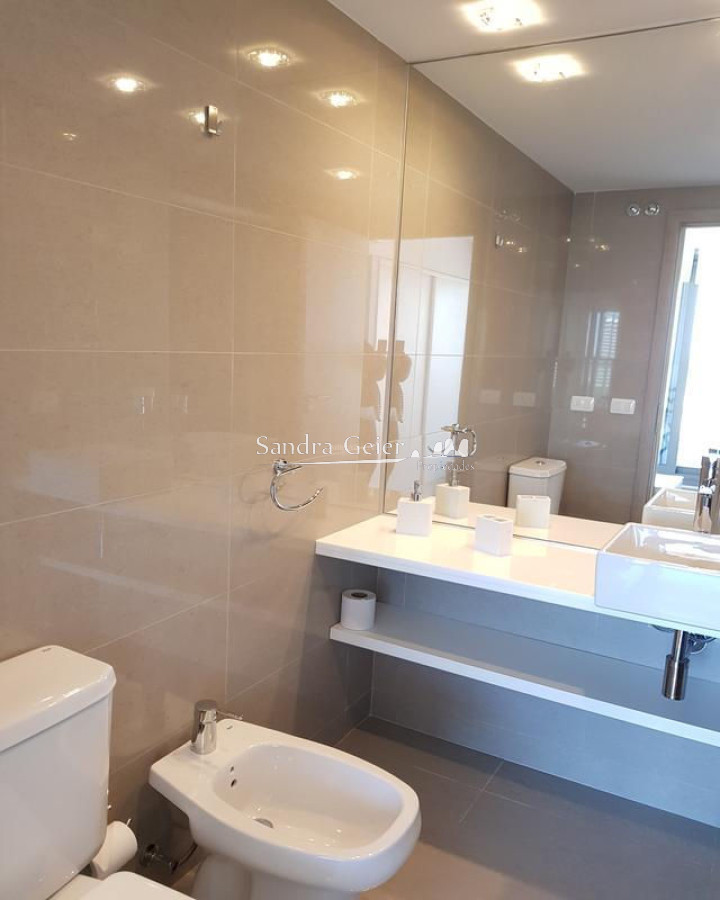 Apartamento ID.2694 - venta entre mansa y brava, torre con excelentes servicios parada 2