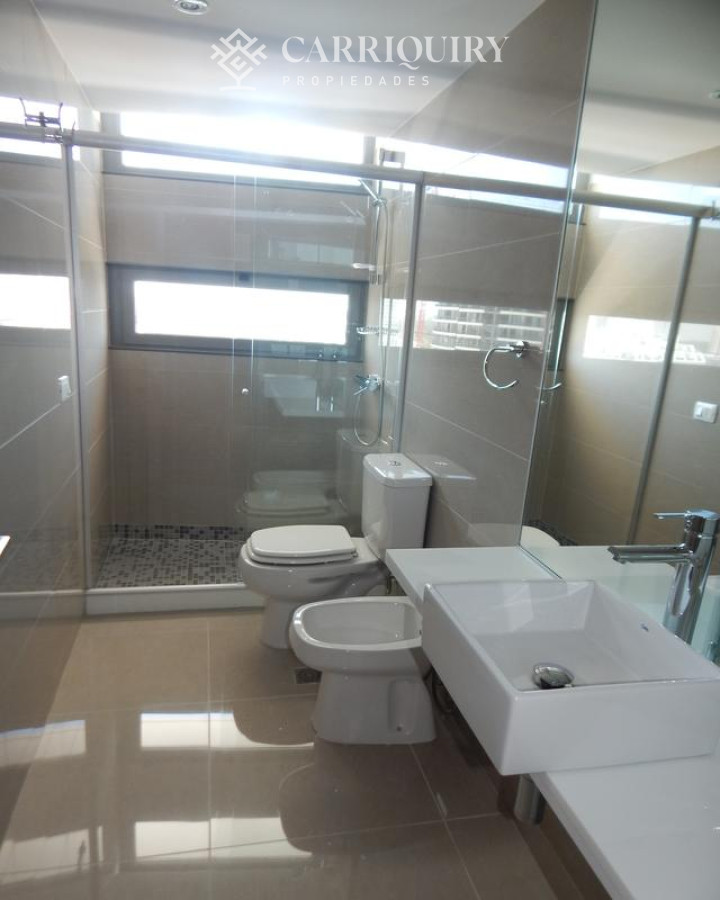 Apartamento ID.4972/Vivir-en-Punta-del-Este-con-su-mayor-confort - Apartamento 3 dormitorios  playa mansa, todos los servicios 