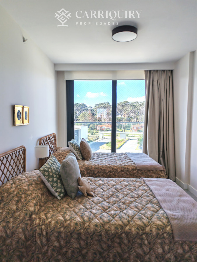 Apartamento ID.10017/Apartamento-de-4-dormitorios-en-Punta-del-Este-frente-al-mar-en-Playa-Brava - Tres dormitorios en suite en torre de alta gamma