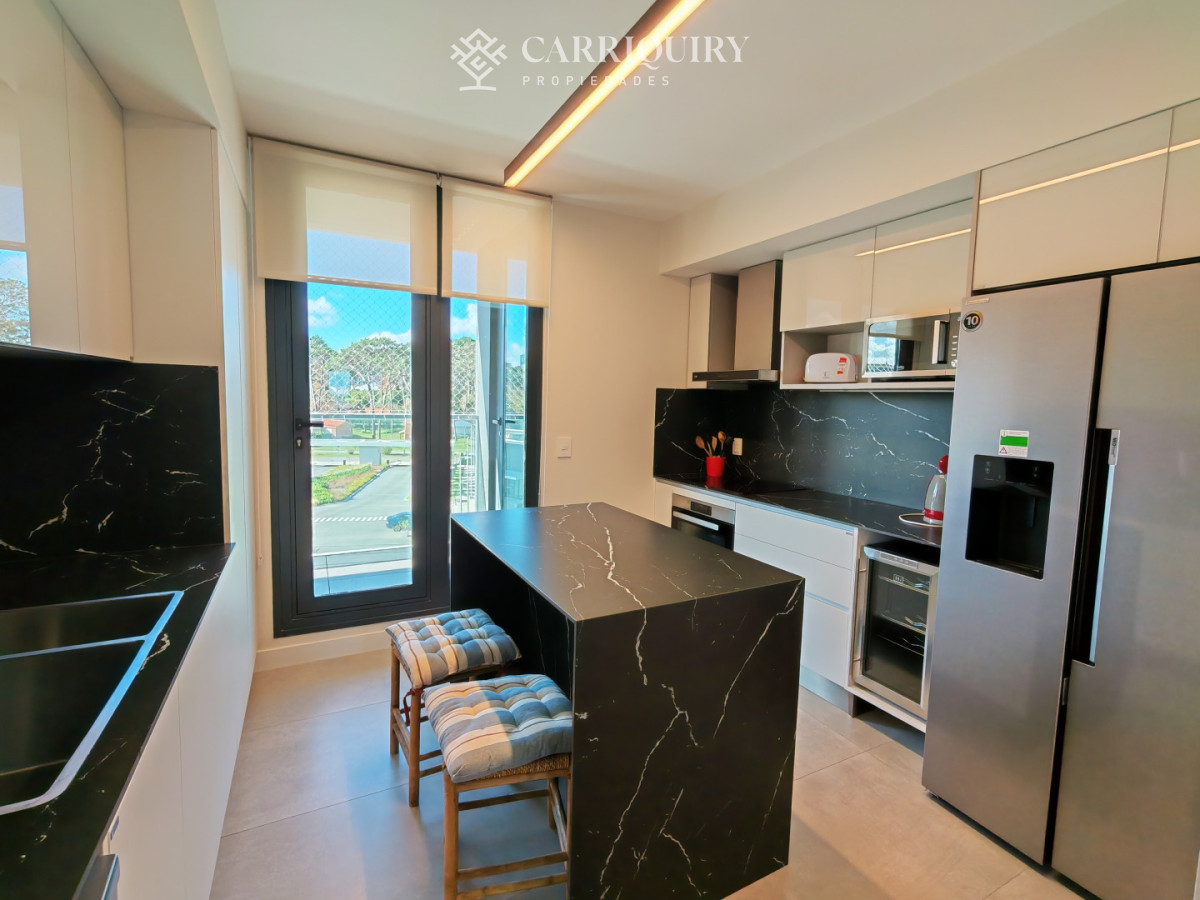 Apartamento ID.10017/Apartamento-de-4-dormitorios-en-Punta-del-Este-frente-al-mar-en-Playa-Brava - Tres dormitorios en suite en torre de alta gamma
