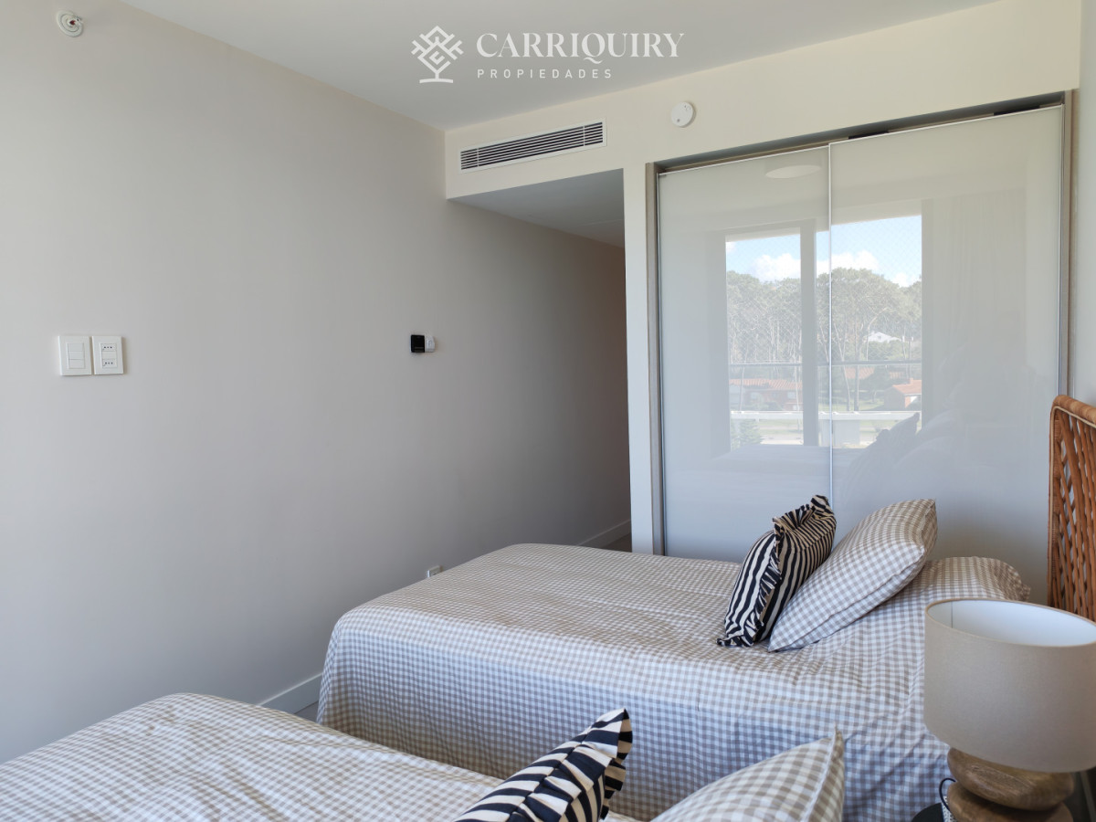 Apartamento ID.10017/Apartamento-de-4-dormitorios-en-Punta-del-Este-frente-al-mar-en-Playa-Brava - Tres dormitorios en suite en torre de alta gamma
