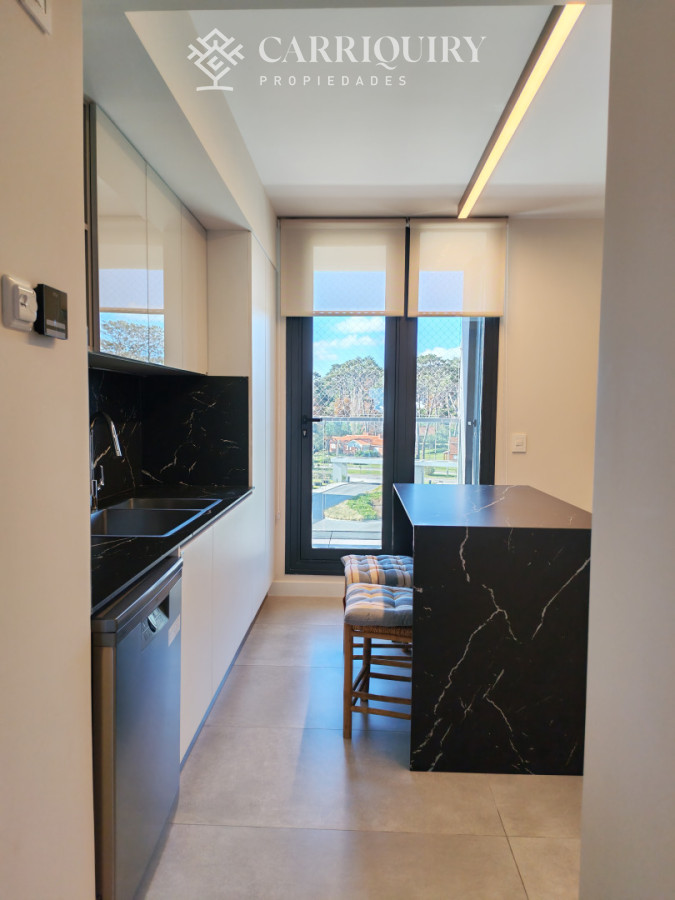 Apartamento ID.10017/Apartamento-de-4-dormitorios-en-Punta-del-Este-frente-al-mar-en-Playa-Brava - Tres dormitorios en suite en torre de alta gamma