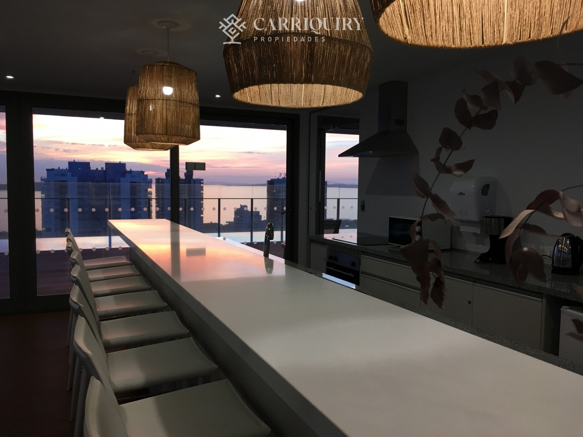 Apartamento ID.4972/Vivir-en-Punta-del-Este-con-su-mayor-confort - Apartamento 3 dormitorios  playa mansa, todos los servicios 