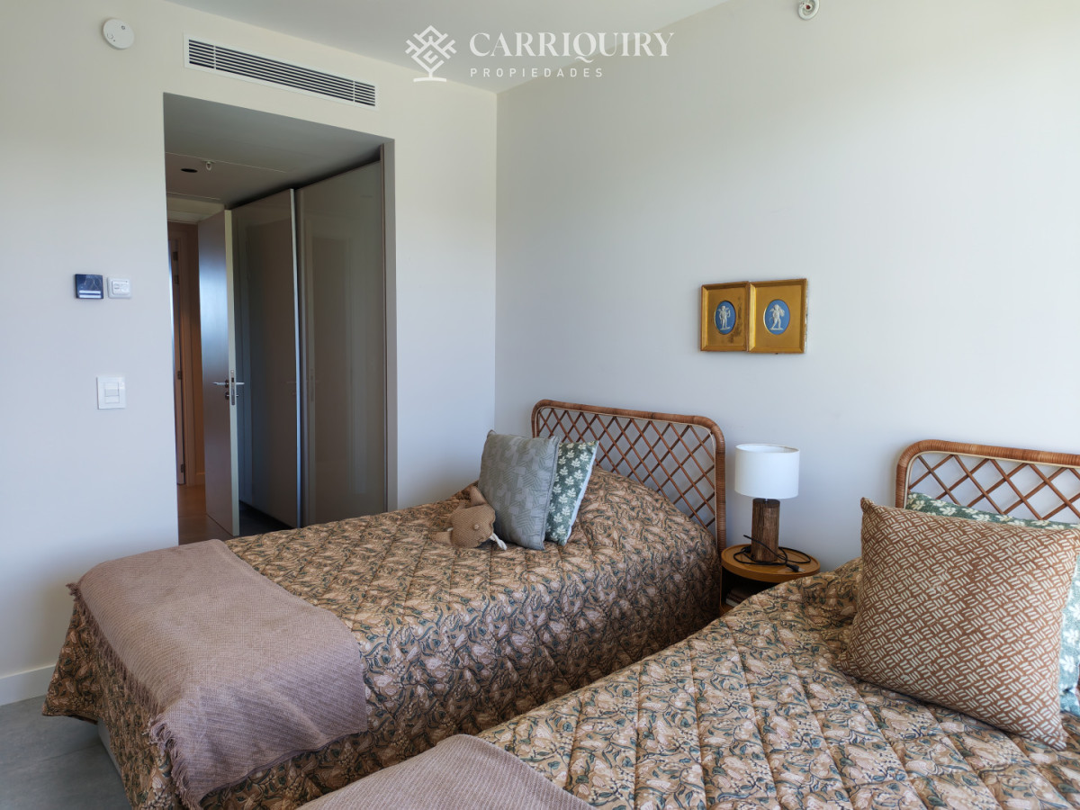 Apartamento ID.10017/Apartamento-de-4-dormitorios-en-Punta-del-Este-frente-al-mar-en-Playa-Brava - Tres dormitorios en suite en torre de alta gamma