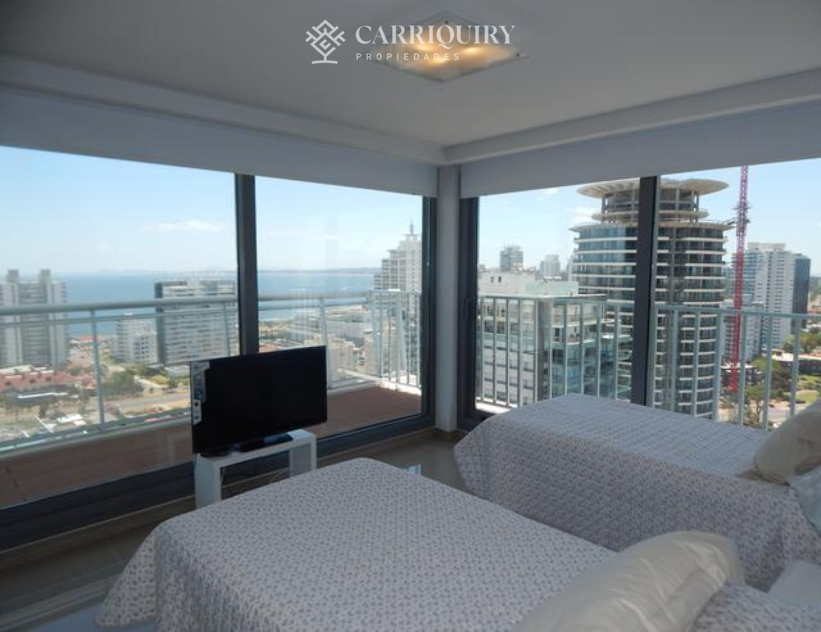 Apartamento ID.4972/Vivir-en-Punta-del-Este-con-su-mayor-confort - Apartamento 3 dormitorios  playa mansa, todos los servicios 