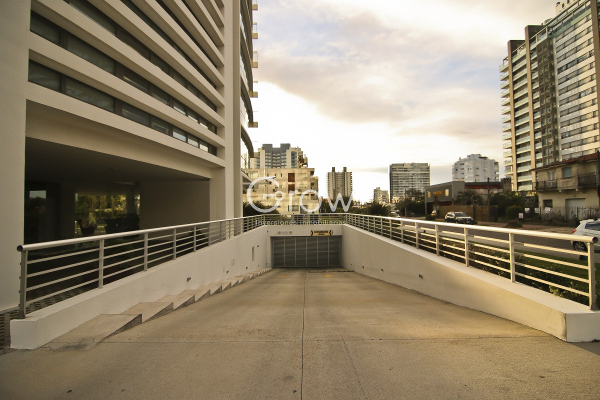 Apartamento ID.2433 - Vista a Playa Mansa con piscina olímpica