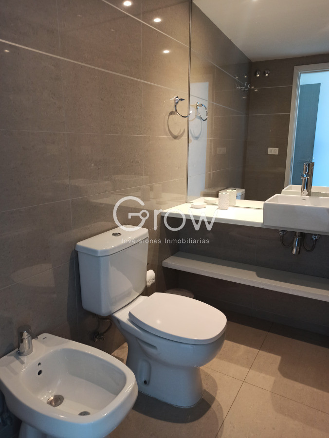 Apartamento ID.3370 - Piso alto en Playa Mansa, torre moderna y con servicios