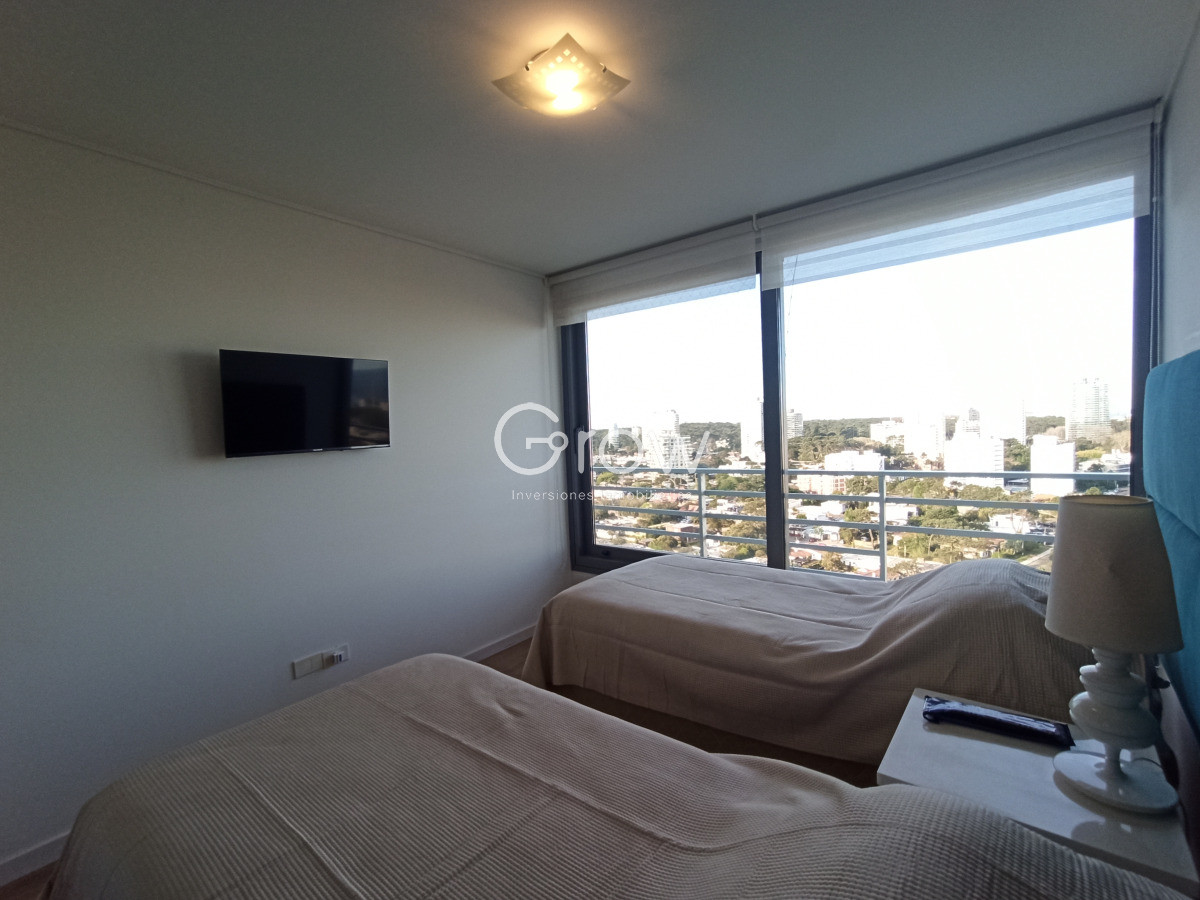 Apartamento ID.3370 - Piso alto en Playa Mansa, torre moderna y con servicios