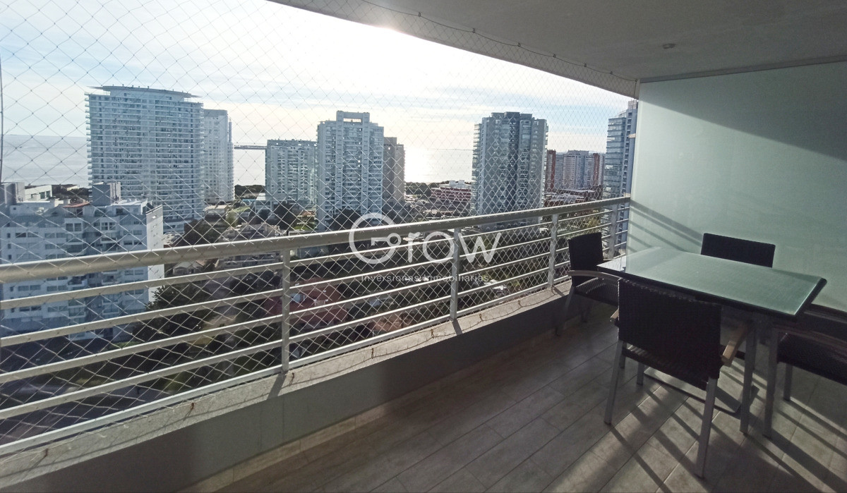 Apartamento ID.3370 - Piso alto en Playa Mansa, torre moderna y con servicios