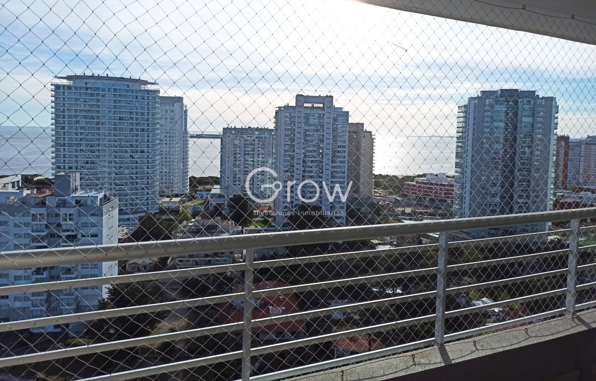 Apartamento ID.3370 - Piso alto en Playa Mansa, torre moderna y con servicios