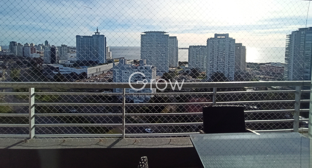 Apartamento ID.3370 - Piso alto en Playa Mansa, torre moderna y con servicios