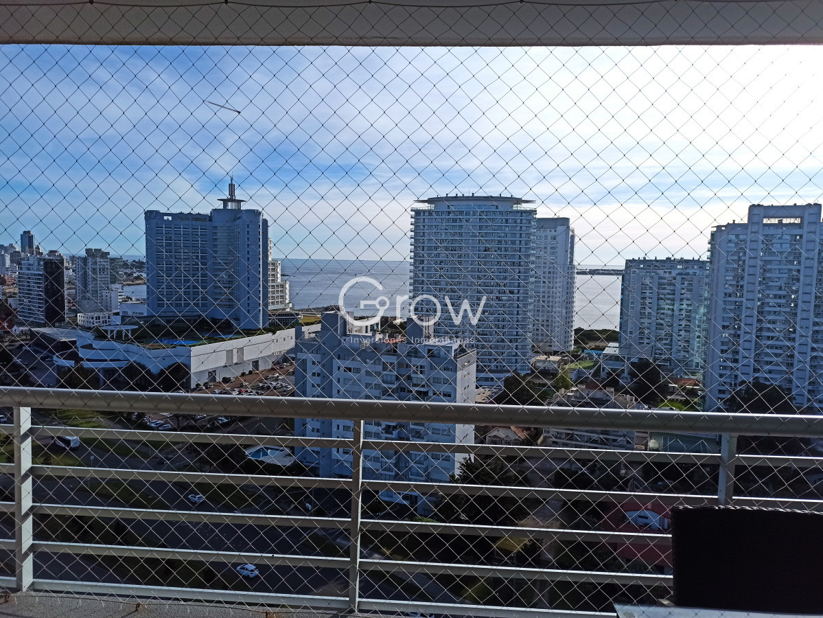 Apartamento ID.3370 - Piso alto en Playa Mansa, torre moderna y con servicios