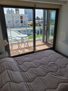 Venta de apartamento 1 dormitorio y medio con vista a Playa Mansa