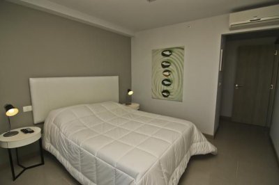 Un dormitorio con vista a Playa Brava - MYD1160A