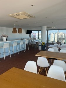 Un dormitorio con vista a Playa Brava - MYD1160A