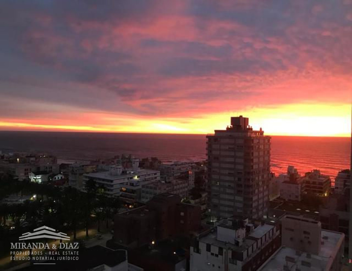 Tres dormitorios y dependencia con vista al mar - MYD1645A