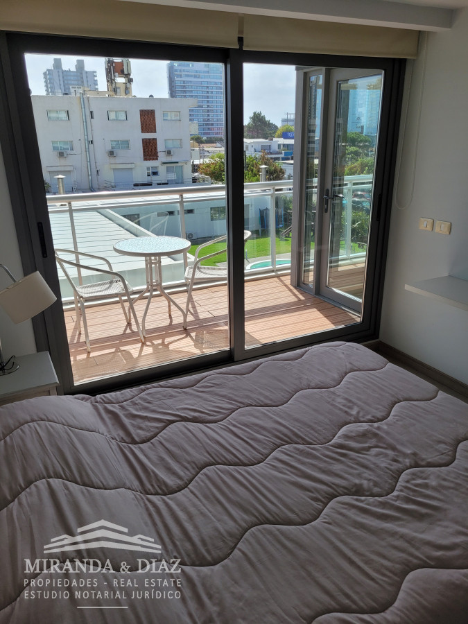 Un dormitorio y medio con vista a Playa Mansa - MYD2318A