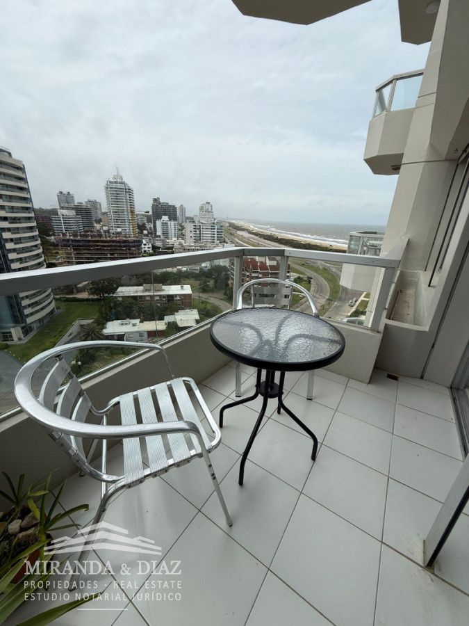Un dormitorio con vista a Playa Brava - MYD3399A