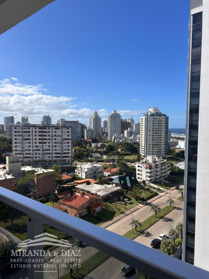 Hermoso y luminoso apartamento a pasos de Playa Brava - MYD3293A