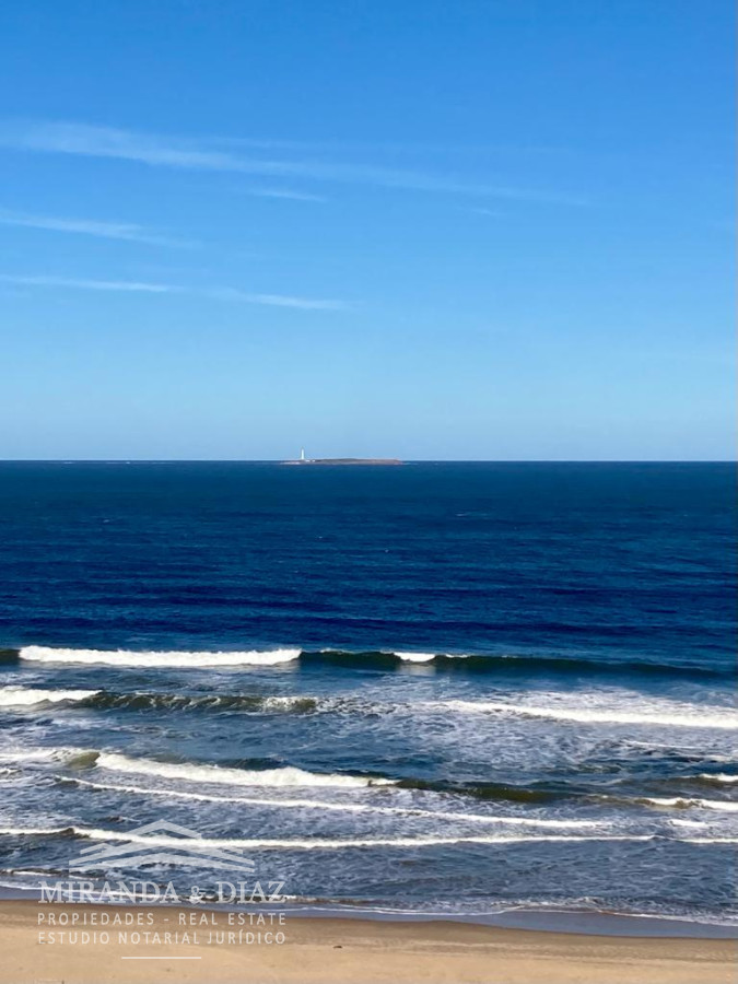 La energía y la vista de Playa Brava enamoran!