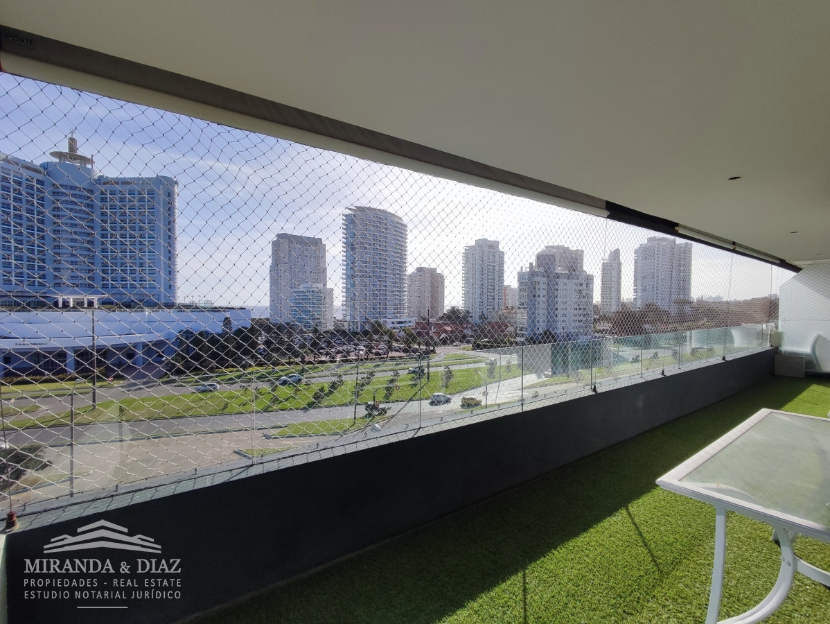 Al frente con vista hacia el Conrad y Mansa. - MYD922A